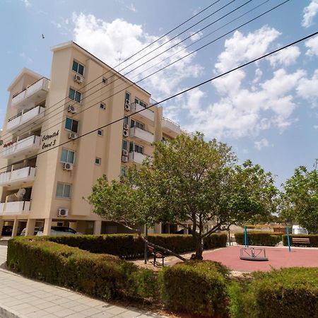 Blu Mackenzie 1 Bdr Flat With Pool Apartment Ларнака Екстериор снимка