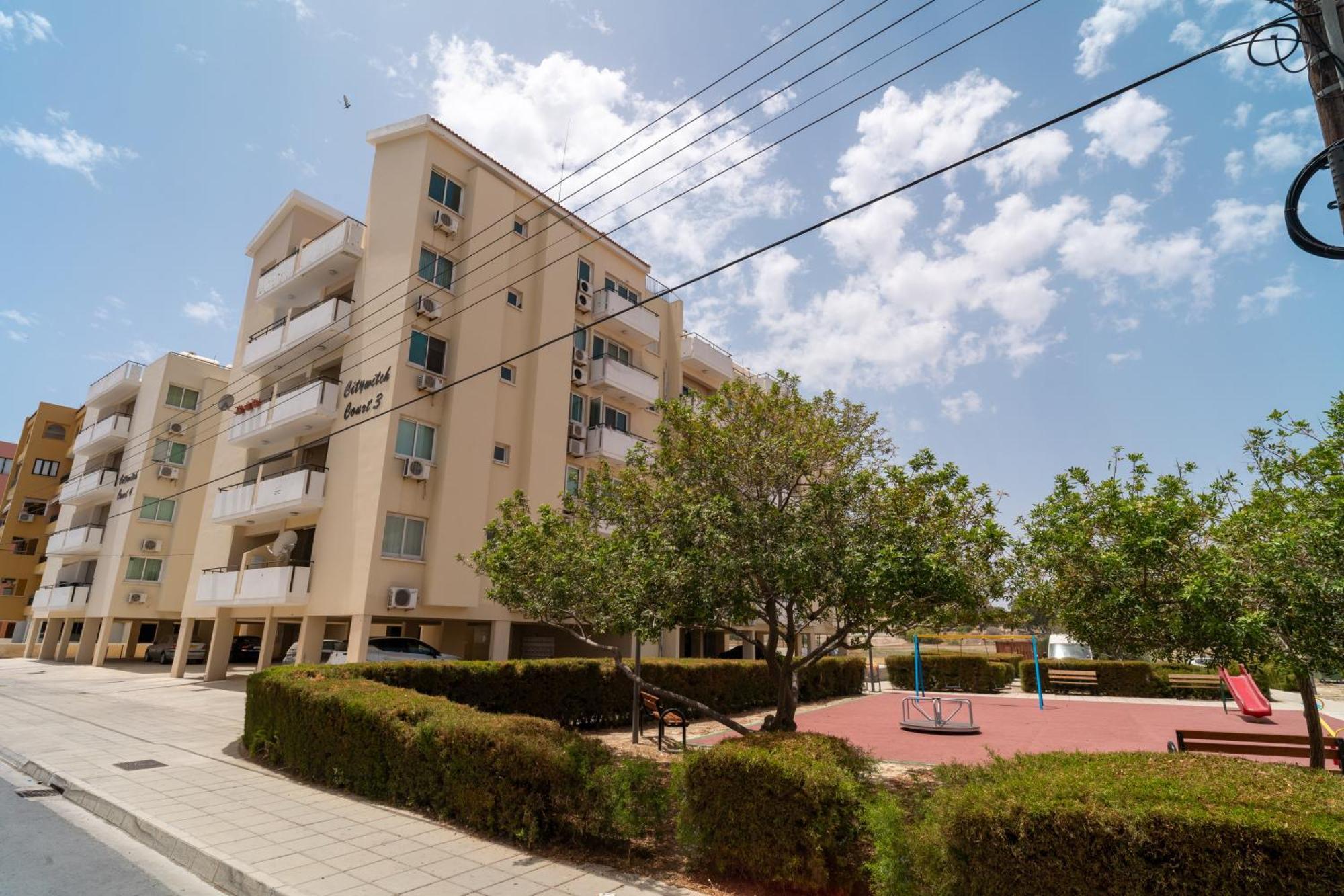 Blu Mackenzie 1 Bdr Flat With Pool Apartment Ларнака Екстериор снимка