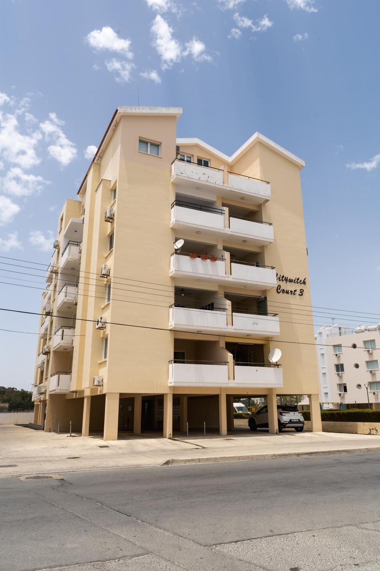 Blu Mackenzie 1 Bdr Flat With Pool Apartment Ларнака Екстериор снимка