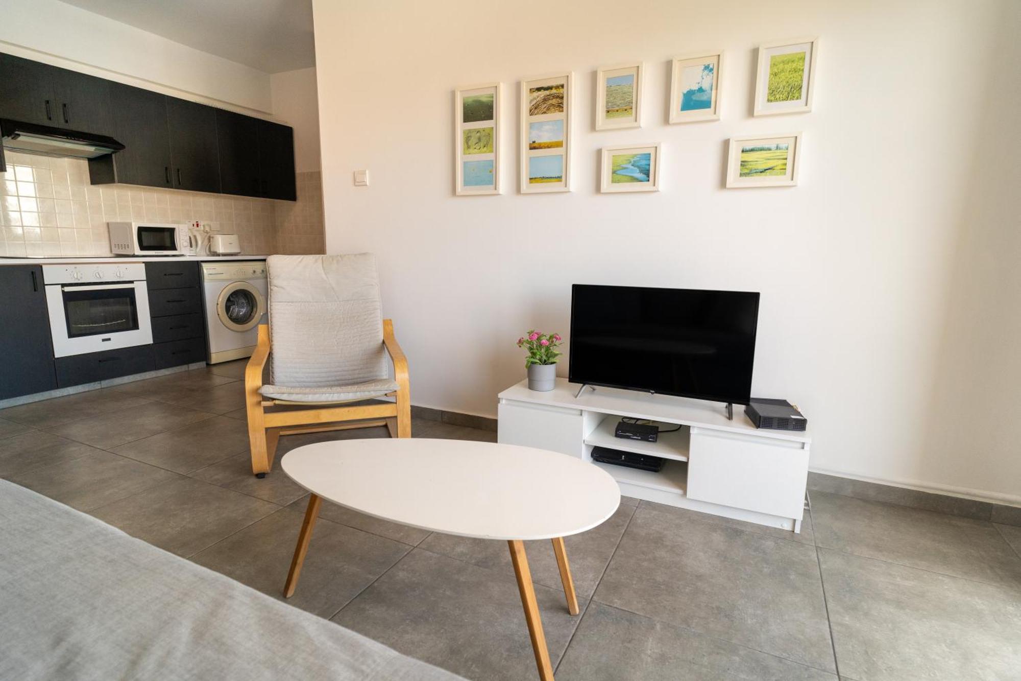 Blu Mackenzie 1 Bdr Flat With Pool Apartment Ларнака Екстериор снимка